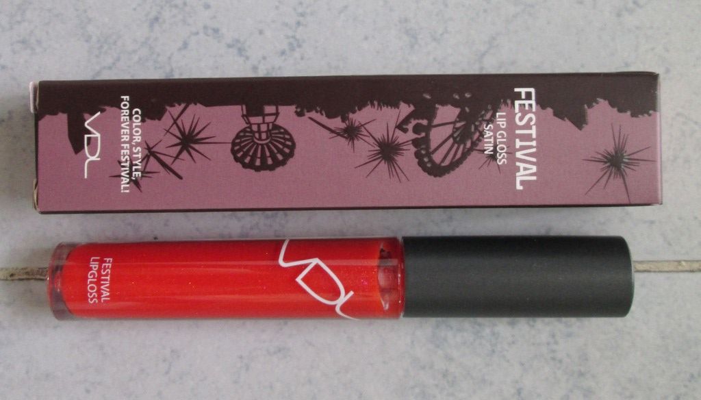 photo CosmopolitanVDLHamper04.jpg