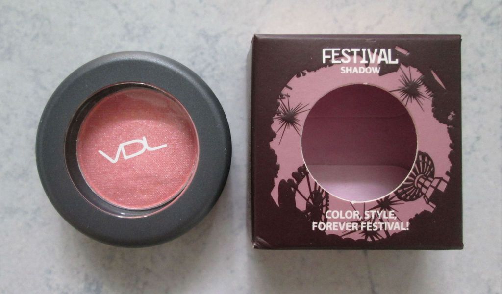 photo CosmopolitanVDLHamper13.jpg