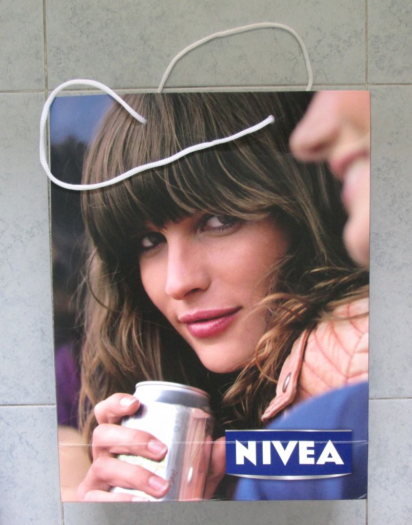 photo SampleStoreNiveaHamper01.jpg