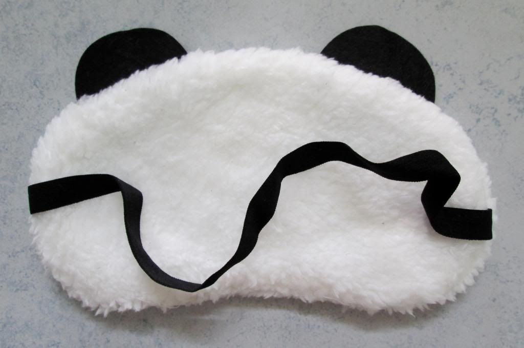 photo HadaLaboPandaEyeMask03.jpg