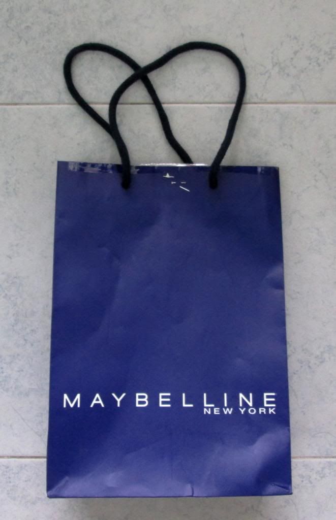 photo PopspokenMaybellineHamper01.jpg