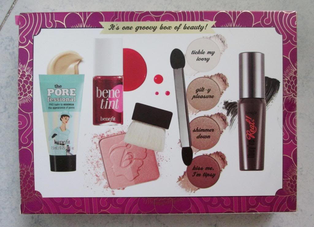 photo BenefitGroovyKindALoveMakeupKit02.jpg