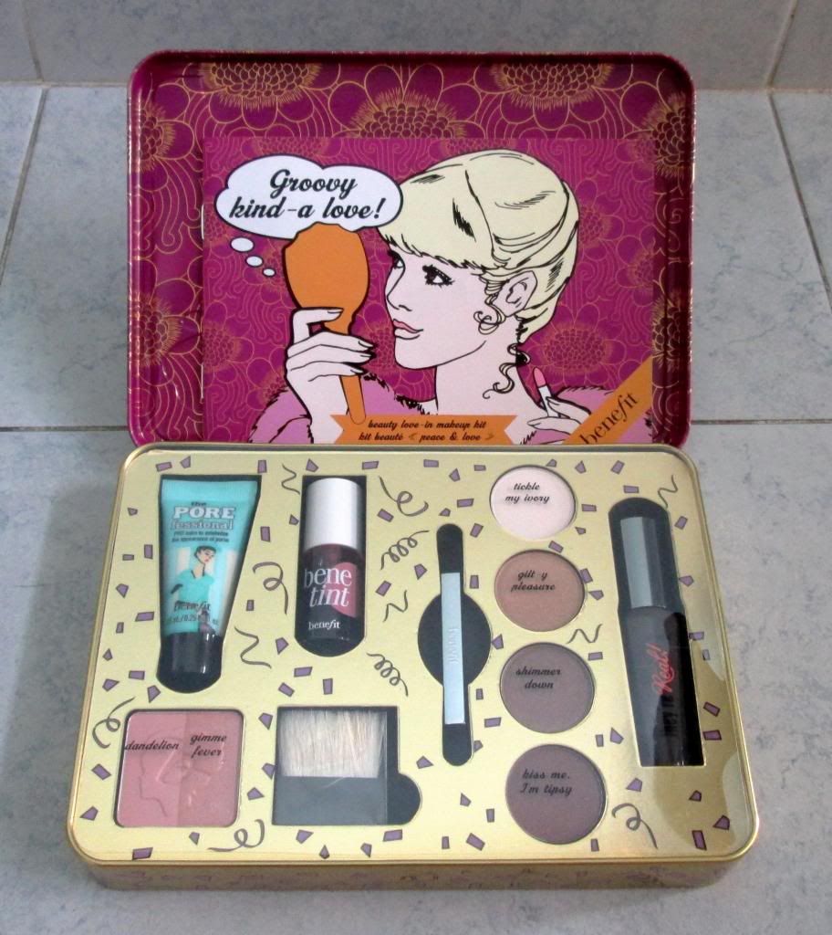 photo BenefitGroovyKindALoveMakeupKit05.jpg