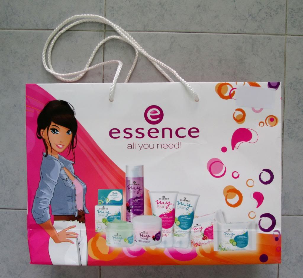 photo EssenceCosmeticsMakeup02.jpg