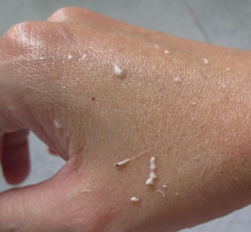 photo NarukoTeaTreeOilOutPeelingGel03.jpg