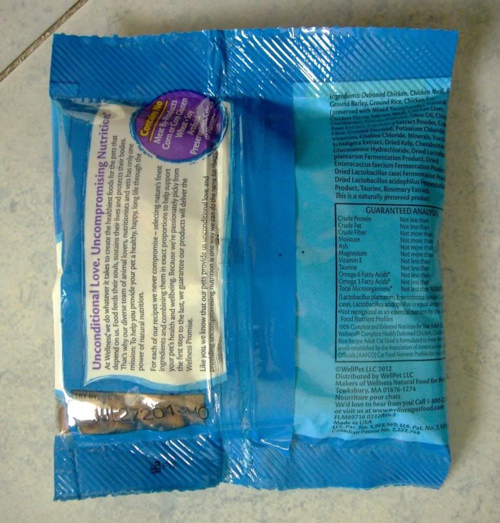 photo WellnessCompleteHealthCatFoodSamples04.jpg