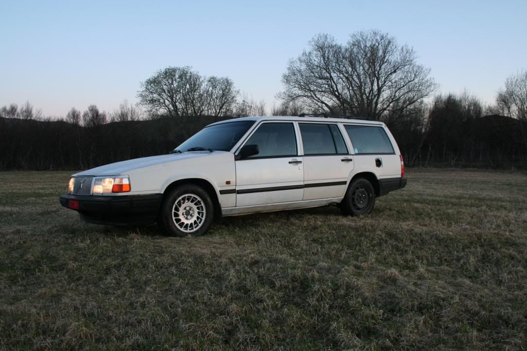 http://i1357.photobucket.com/albums/q759/Marius_Skau/Volvo%20945/IMG_6018_zps5ba7c7df.jpg