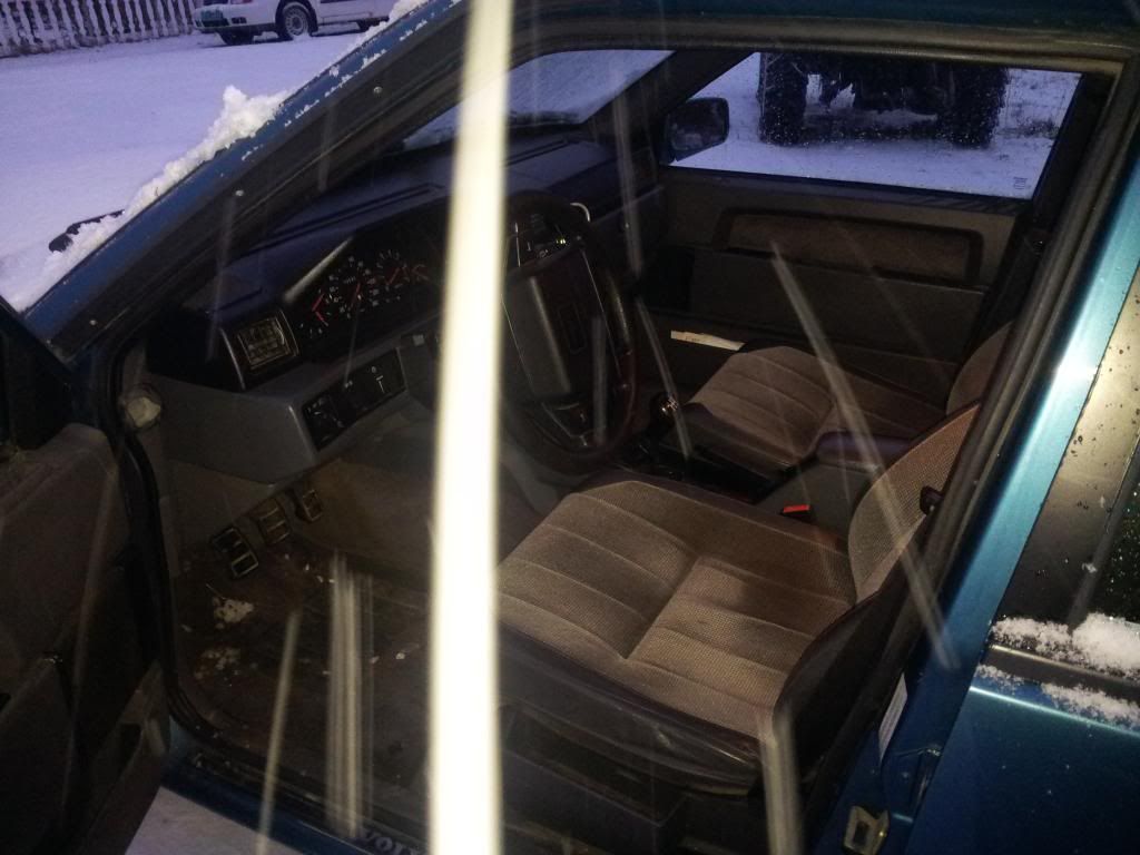 http://i1357.photobucket.com/albums/q759/Marius_Skau/Volvo%2095%20Turbo/20131130_140657_zpsf7f1ac31.jpg